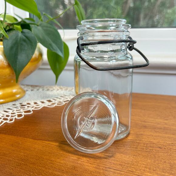 Vintage Clear Glass Wire Bale Jar – Apothecary Cotton Ball Jar - Picture 5 of 9